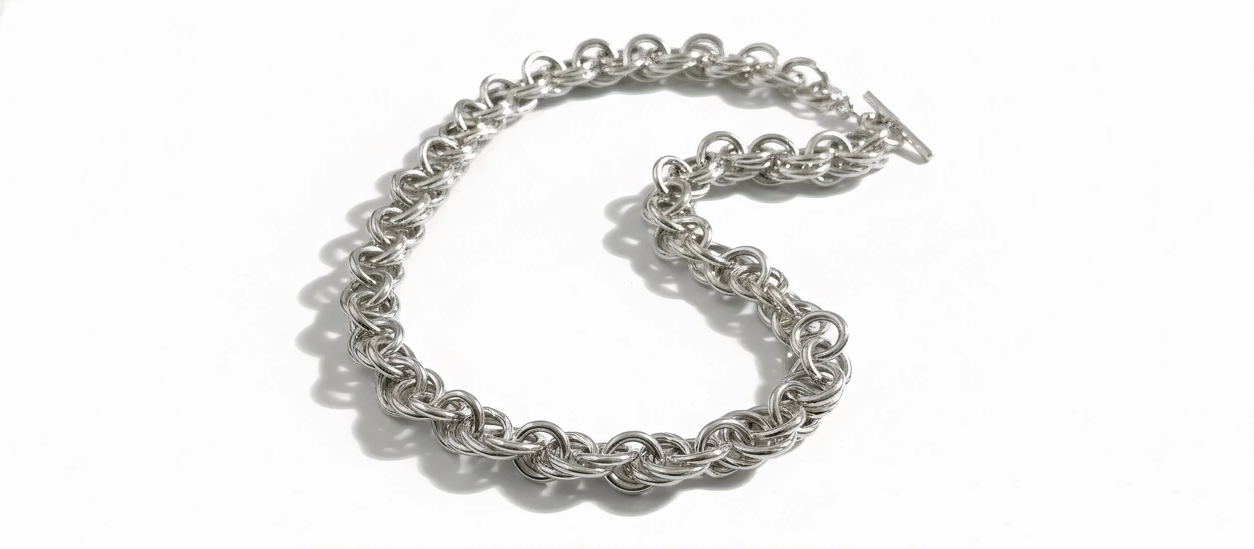 Silver chain bracelet in a curved shape